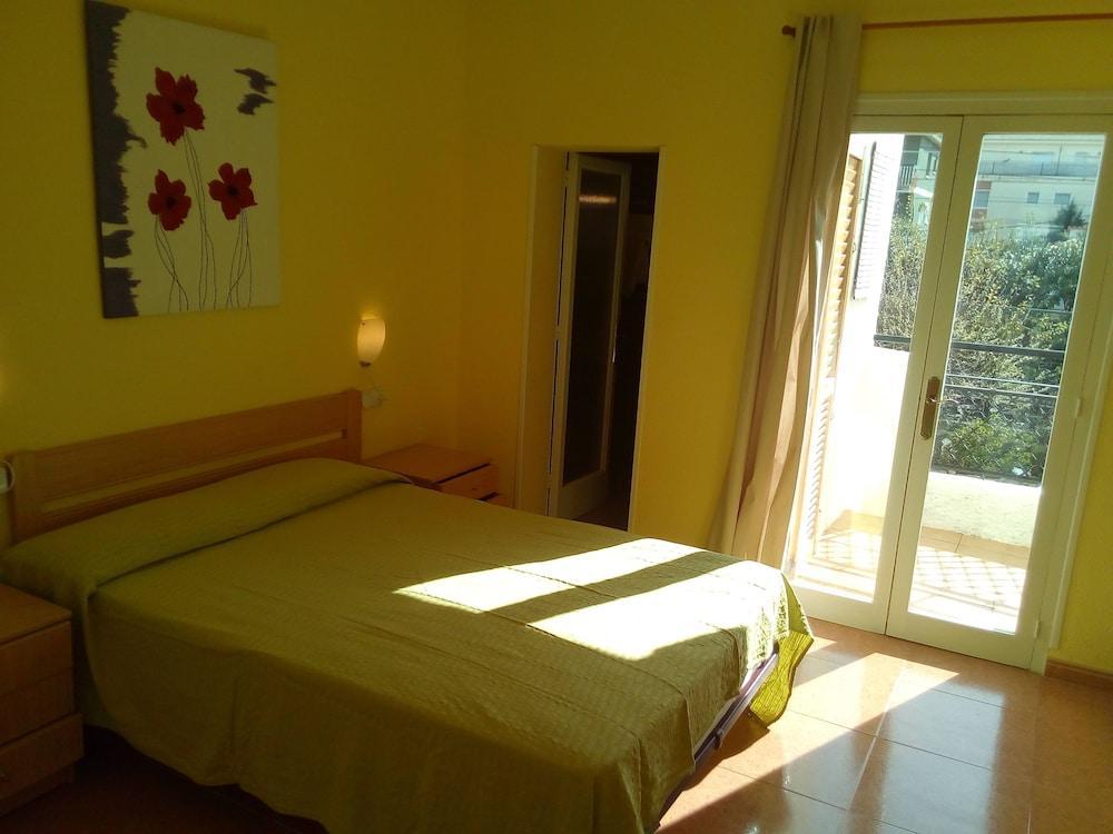 Hostal Lleida 卡拉费尔 外观 照片