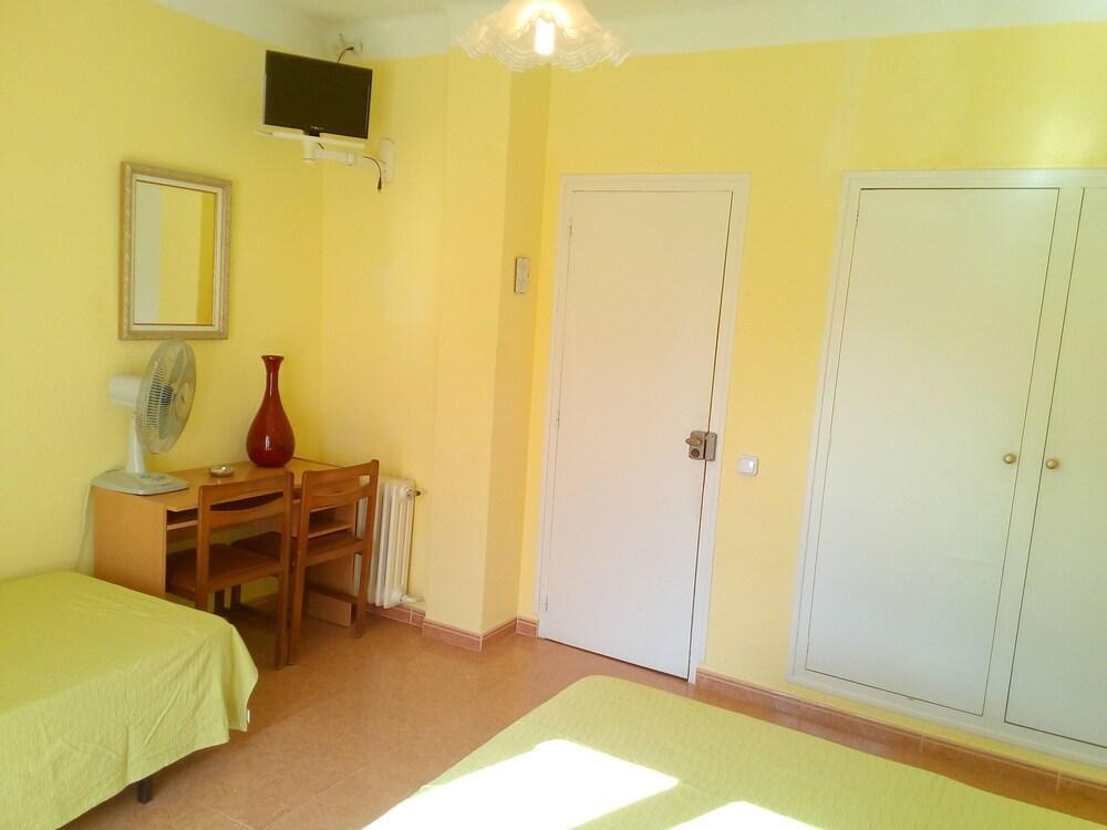 Hostal Lleida 卡拉费尔 外观 照片