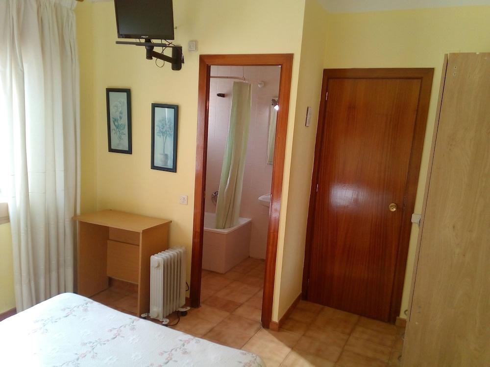 Hostal Lleida 卡拉费尔 外观 照片